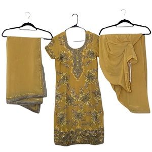 Beautiful punjabi salwar kameez / Bollywood dress